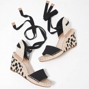 VINCE CAMUTO NEW LAVERNTA WEDGE. Size 8.5. New